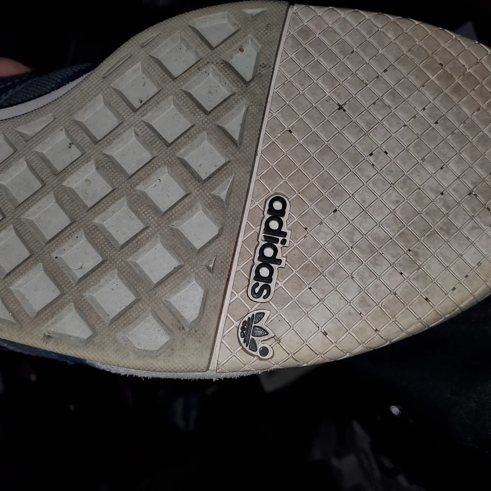 Adidas Marun Sneakers - Picture 4 of 4